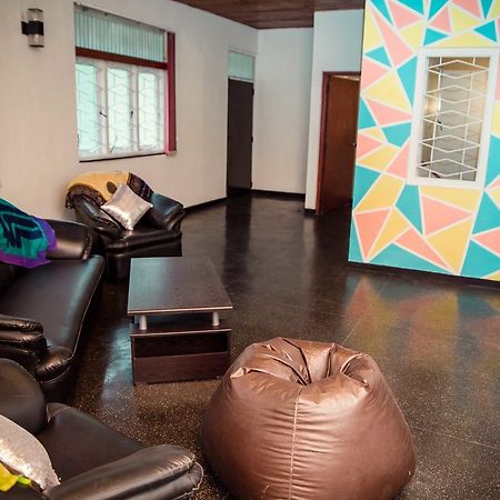 Tuk Tuk Hostels Colombo Exterior photo