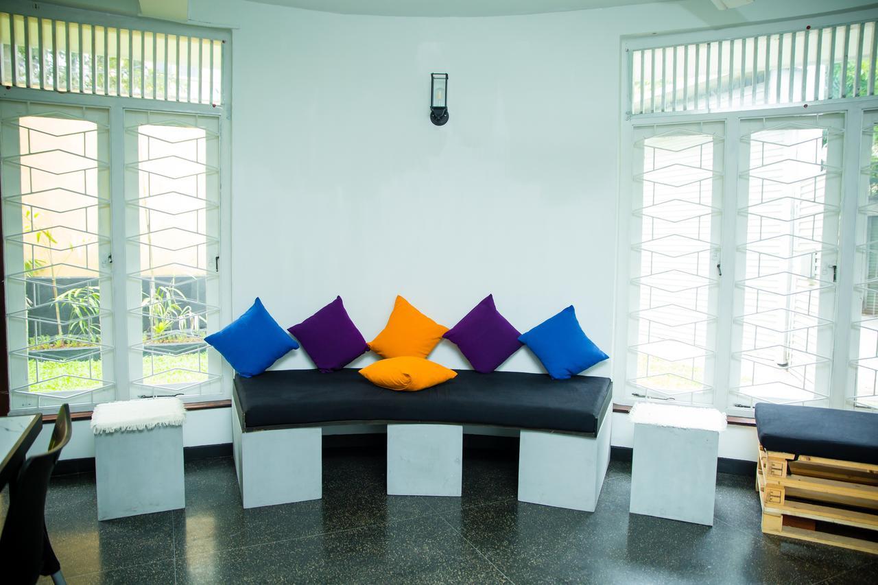 Tuk Tuk Hostels Colombo Exterior photo