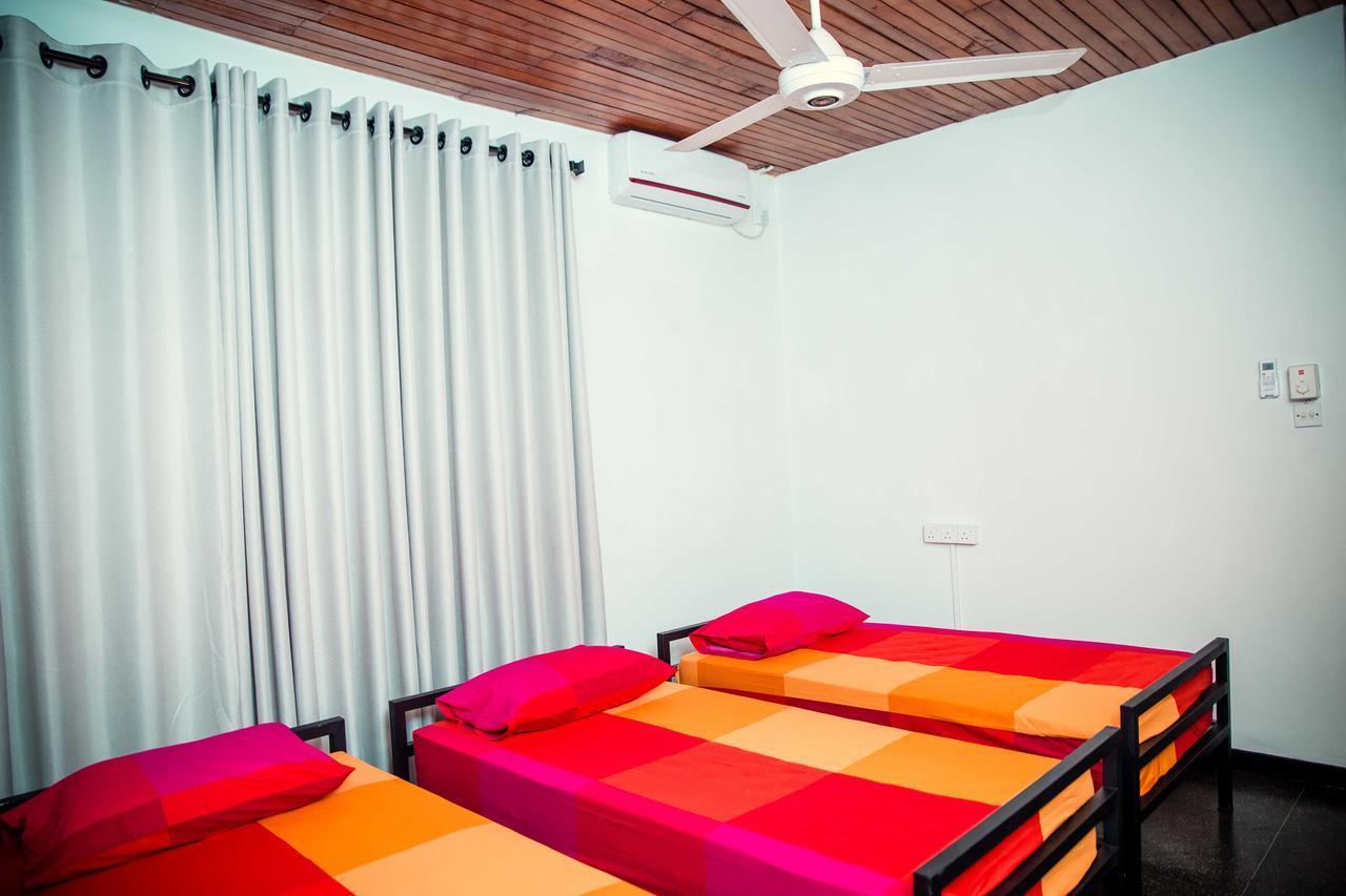 Tuk Tuk Hostels Colombo Exterior photo